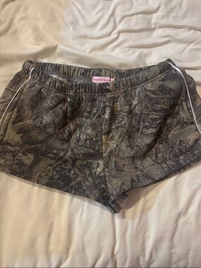 y2k camo mini shorts with pockets 🤎